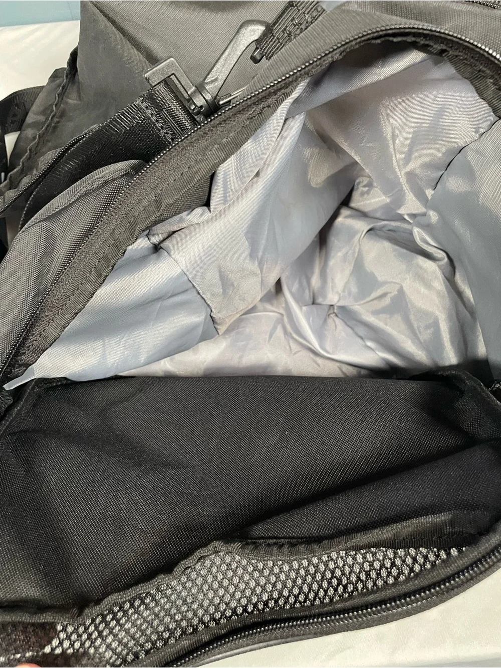 Under Armour Undeniable Medium 55L Duffle Bag Zip, Padded Strap, 3 Pocket